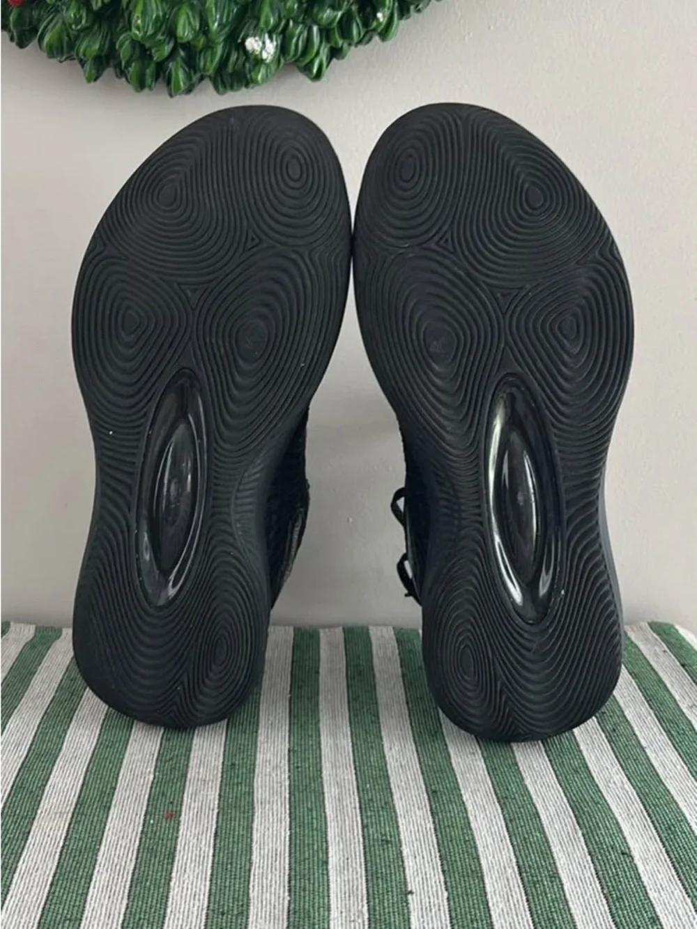 Igor Black Low-Top Athletic Sneakers